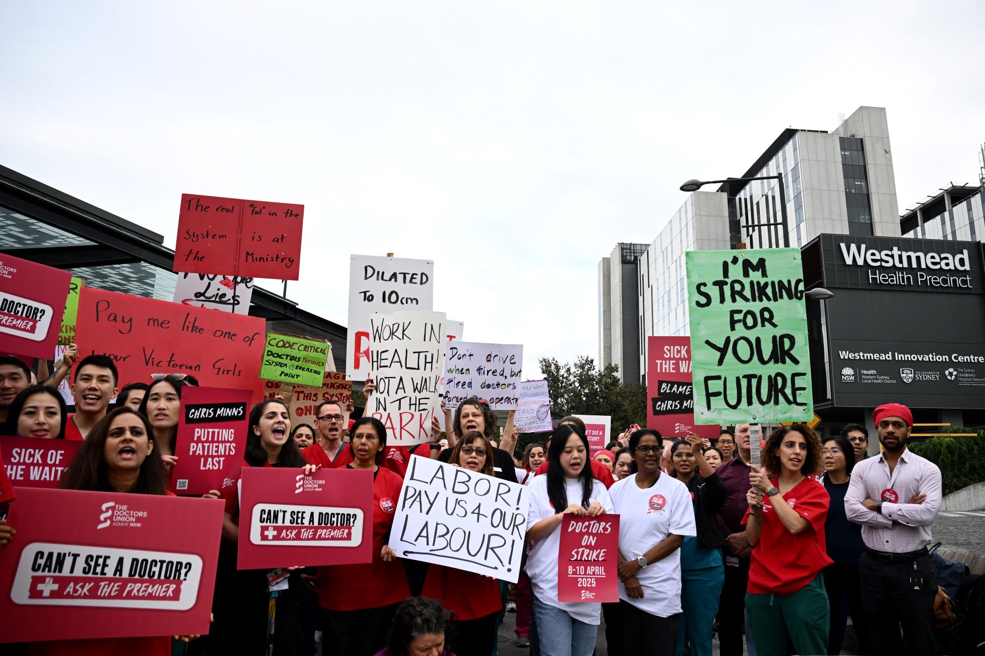 NSW Doctors, medical practitioners and supporters rally during a strike at Westmead Hospital in Sydney, Tuesday, April 8, 2025. Thousands of doctors are expected to walk off the job at scores of hospitals demanding a pay bump. (AAP Image/Dan Himbrechts)